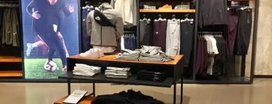 La imagen 4 de la Empresa NIKE STORE BARCELONA - LA MAQUINISTA Zapaterías en Barcelona B