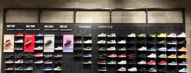 La imagen 7 de la Empresa NIKE STORE BARCELONA - LA MAQUINISTA Zapaterías en Barcelona B