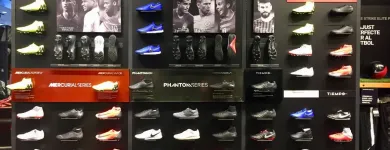 La imagen 10 de la Empresa NIKE STORE BARCELONA - LA MAQUINISTA Zapaterías en Barcelona B