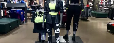 La imagen 16 de la Empresa NIKE STORE BARCELONA - LA MAQUINISTA Zapaterías en Barcelona B