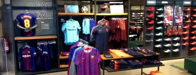 La imagen 18 de la Empresa NIKE STORE BARCELONA - LA MAQUINISTA Zapaterías en Barcelona B