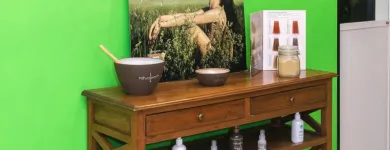 La imagen 12 de la Empresa PELUQUERIA NATURAL MARICRUZ Productos y Servicios de Cuidado Personal en Madrid M