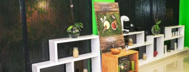 La imagen 13 de la Empresa PELUQUERIA NATURAL MARICRUZ Productos y Servicios de Cuidado Personal en Madrid M
