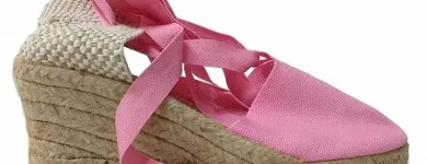 La imagen 5 de la Empresa PEQUEÑA HUELLA Zapaterías en Madrid M