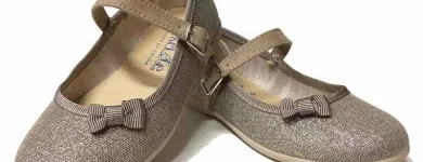 La imagen 11 de la Empresa PEQUEÑA HUELLA Zapaterías en Madrid M