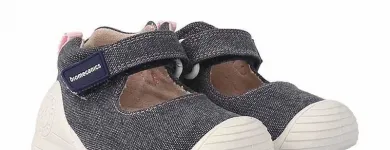 La imagen 16 de la Empresa PEQUEÑA HUELLA Zapaterías en Madrid M