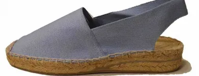 La imagen 19 de la Empresa PEQUEÑA HUELLA Zapaterías en Madrid M