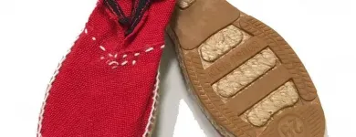 La imagen 21 de la Empresa PEQUEÑA HUELLA Zapaterías en Madrid M