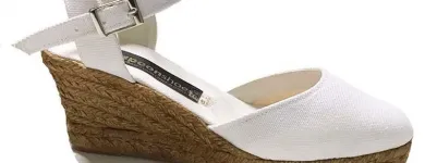 La imagen 23 de la Empresa PEQUEÑA HUELLA Zapaterías en Madrid M