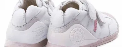 La imagen 70 de la Empresa PEQUEÑA HUELLA Zapaterías en Madrid M