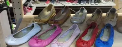 La imagen 124 de la Empresa PEQUEÑA HUELLA Zapaterías en Madrid M