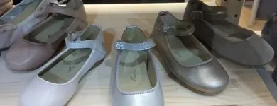 La imagen 125 de la Empresa PEQUEÑA HUELLA Zapaterías en Madrid M