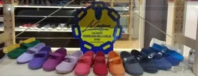 La imagen 127 de la Empresa PEQUEÑA HUELLA Zapaterías en Madrid M