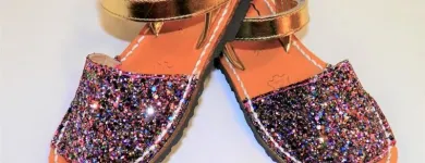 La imagen 128 de la Empresa PEQUEÑA HUELLA Zapaterías en Madrid M