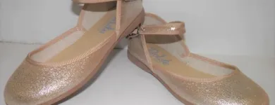 La imagen 130 de la Empresa PEQUEÑA HUELLA Zapaterías en Madrid M