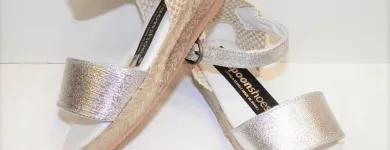 La imagen 137 de la Empresa PEQUEÑA HUELLA Zapaterías en Madrid M