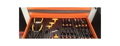 La imagen 4 de la Empresa PIT LANE BOXES ALQUILER DE BOXES PARA EL BRICOLAGE DEL AUTOMOVIL Talleres Mecánicos en Torrejón de Ardoz M