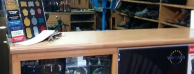 La imagen 8 de la Empresa REPARACIÓN DE CALZADO EL CARMEN, ZAPATERO HORTALEZA Zapaterías en Madrid M
