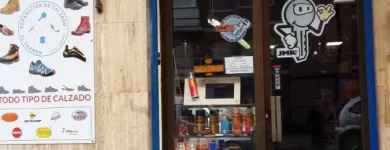 La imagen 10 de la Empresa REPARACIÓN DE CALZADO EL CARMEN, ZAPATERO HORTALEZA Zapaterías en Madrid M
