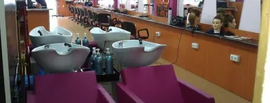 La imagen 4 de la Empresa STYLEFORM ACADEMIA DE PELUQUERÍA Y ESTÉTICA Servicios Profesionales y de Negocios en Las Palmas de Gran Canaria GC