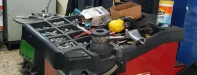 La imagen 1 de la Empresa TALLERS ÓSCAR Tienda de Neumáticos en Santa Coloma de Gramenet B