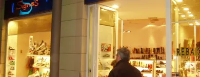 La imagen 2 de la Empresa ZAPATERÍA SIGNES Calzado De SeÑora Y Caballero: Establecimientos en Barcelona B