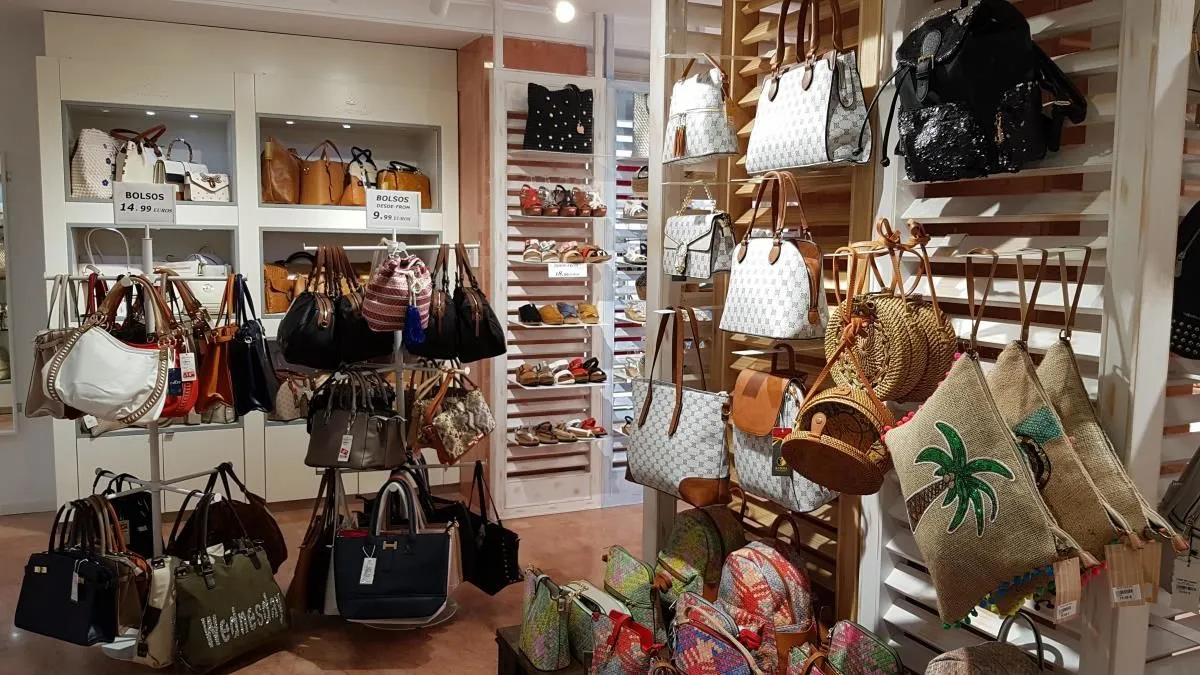 La imagen 2 de la Empresa PRETTY - ZAPATERÍA Y COMPLEMENTOS