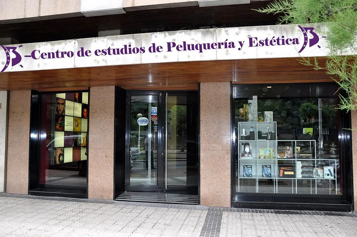 La imagen 7 de la Empresa ACADEMIA DE PELUQUERÍA Y ESTÉTICA BETA