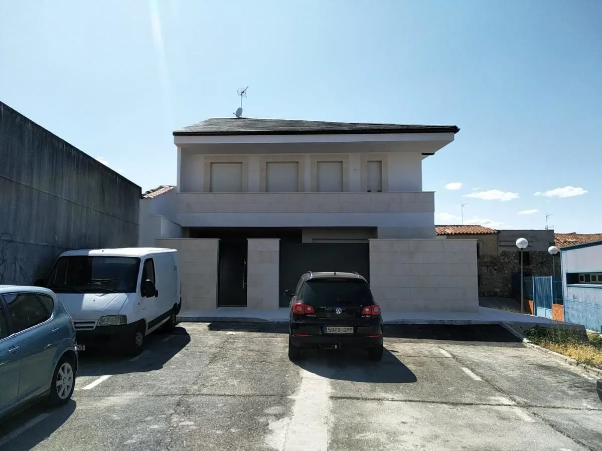 La imagen 9 de la Empresa CONSTRUCCIÓN Y REFORMAS CORRAL CABALLERO