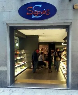 La imagen 1 de la Empresa ZAPATERÍA SIGNES