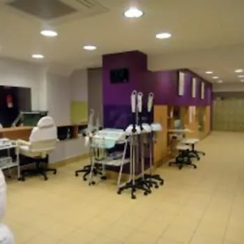 La imagen 4 de la Empresa ACADEMIA DE PELUQUERÍA Y ESTÉTICA BETA