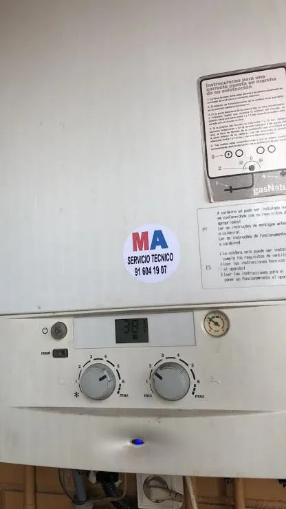 La imagen 30 de la Empresa FONTANEROS EN HORTALEZA - M.A.