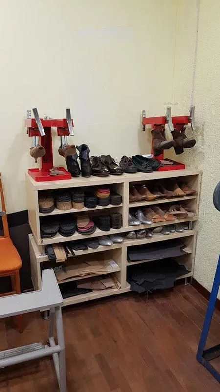 La imagen 3 de la Empresa ZAPATERÍA DANIEL