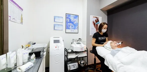 La imagen 3 de la Empresa EQUILIBRIO PELUQUERIA BELLEZA LASER DIODO