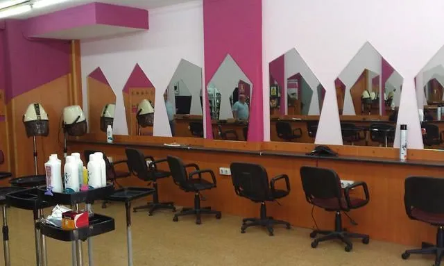 La imagen 1 de la Empresa STYLEFORM ACADEMIA DE PELUQUERÍA Y ESTÉTICA