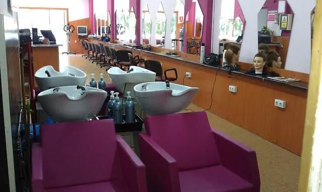 La imagen 4 de la Empresa STYLEFORM ACADEMIA DE PELUQUERÍA Y ESTÉTICA