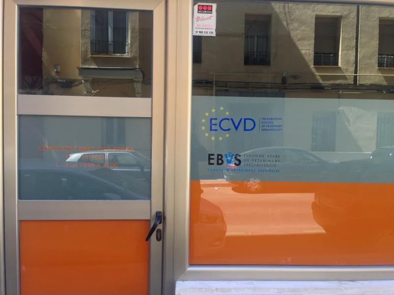 La imagen 2 de la Empresa CENTRO DE DERMATOLOGIA VETERINARIA ADERVET